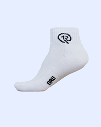Pair of ORU ankle socks with ribbed cuff and logo, made of cotton blend for comfort